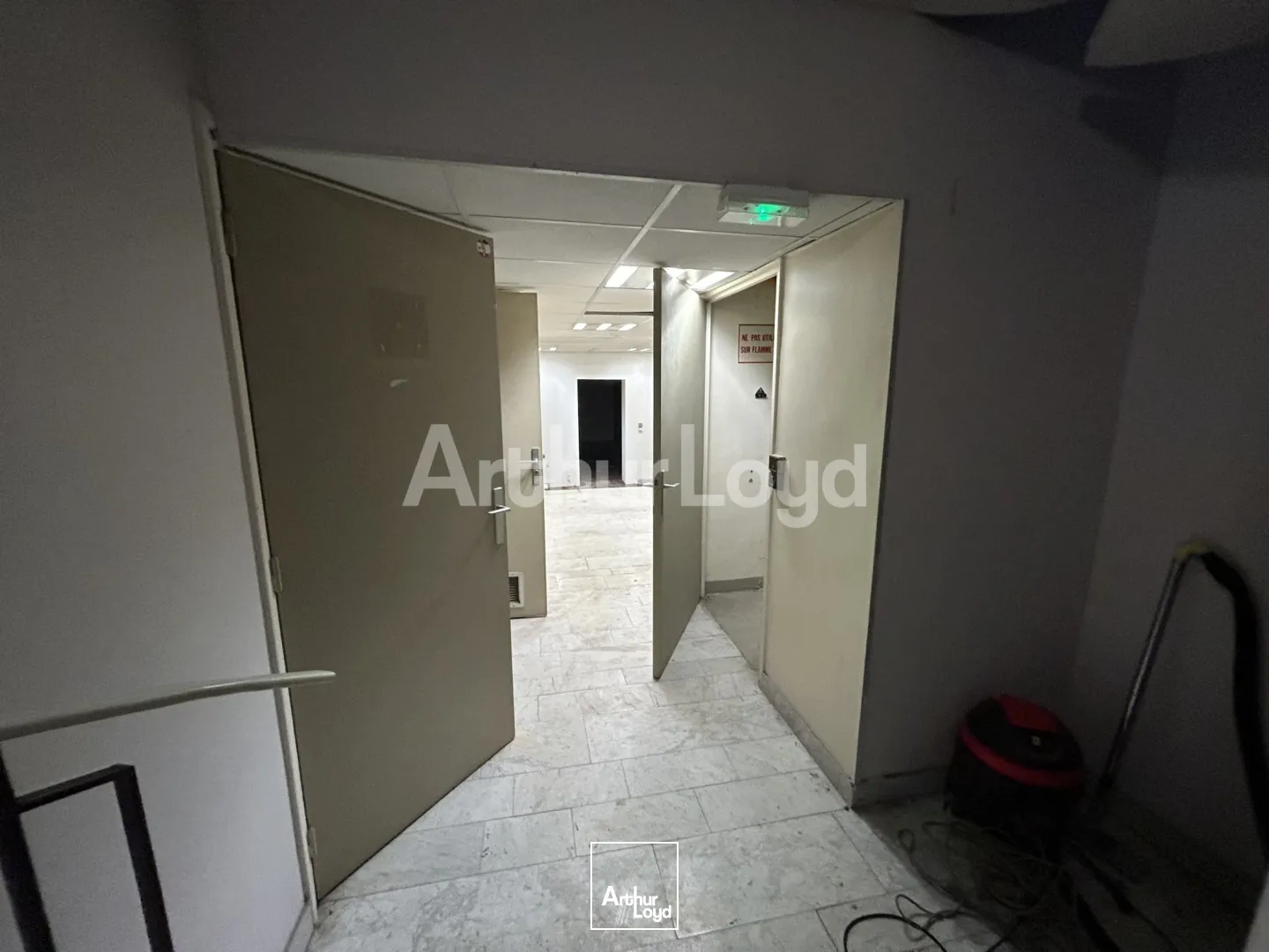 Locaux commerciaux - Location - LILLE - 59000 - 111.5-583.5 - 7722172