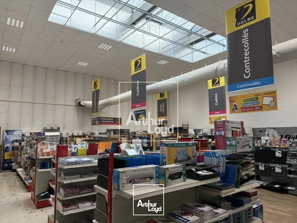 Locaux d'activité & Entrepôts - Location - SAVIGNY-LE-TEMPLE - 77176 - 372-372 - 7725443