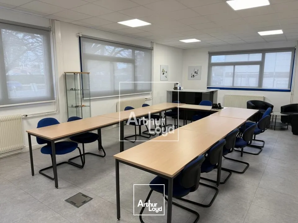 Locaux d'activité & Entrepôts - Vente - VAUX-LE-PÉNIL - 77000 - 3700-3700 - 7726480