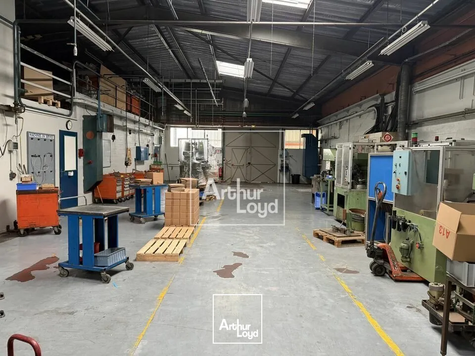 Locaux d'activité & Entrepôts - Vente - VAUX-LE-PÉNIL - 77000 - 3700-3700 - 7726481