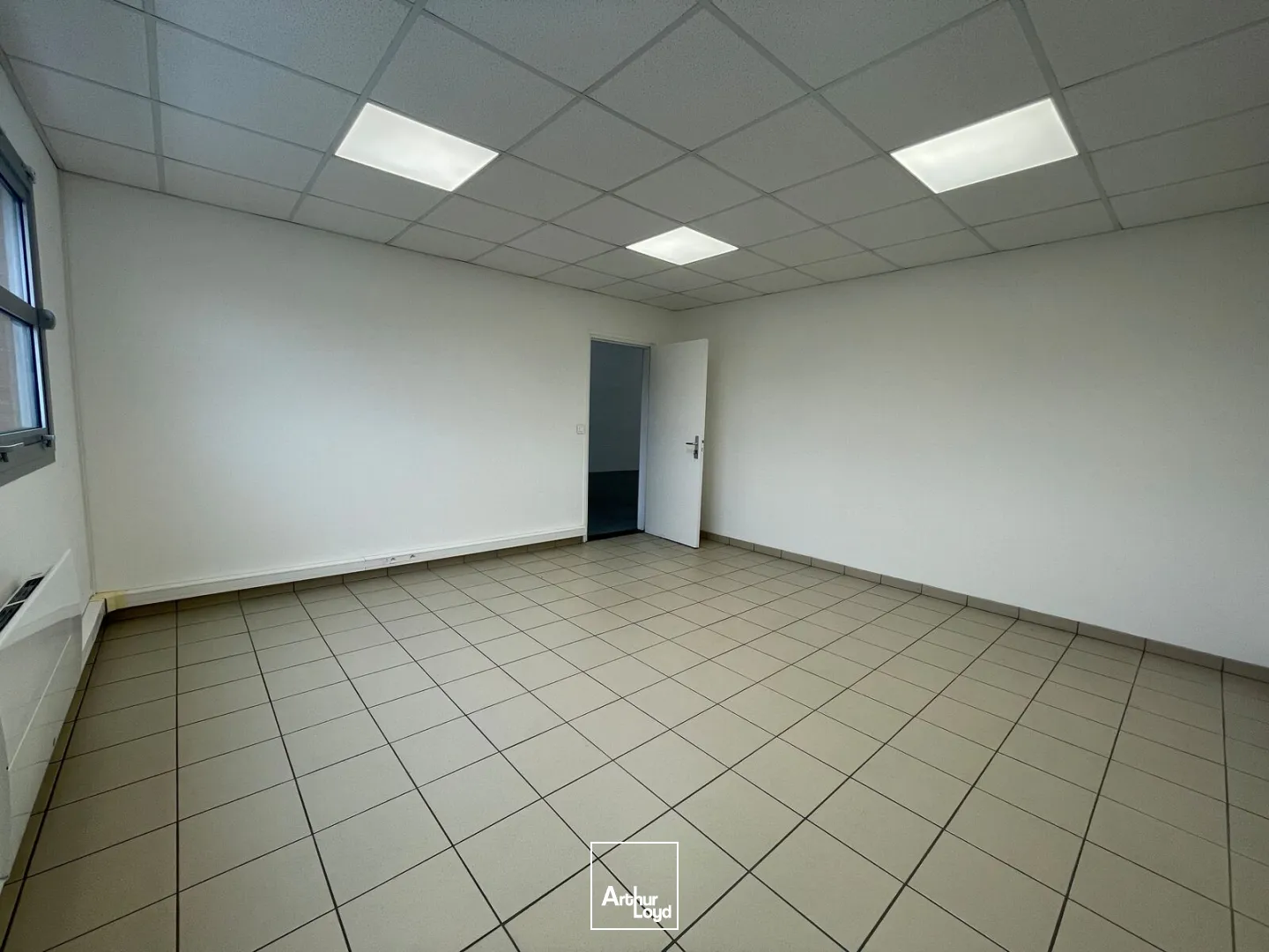 Locaux d'activité & Entrepôts - Location - CHAMBLY - 60230 - 246-246 - 7728374