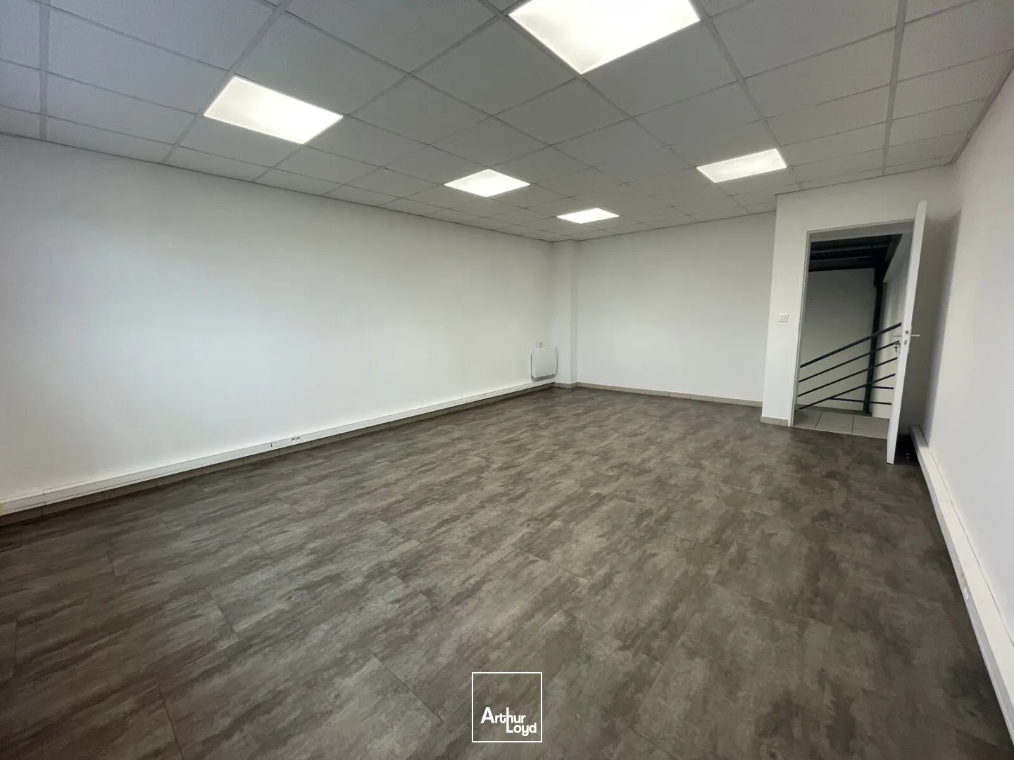 Locaux d'activité & Entrepôts - Location - CHAMBLY - 60230 - 246-246 - 7728377