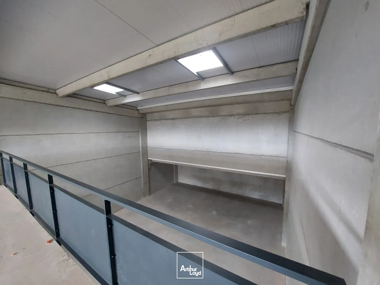 Locaux d'activité & Entrepôts - Location - CUERS - 83390 - 281-562 - 7728783