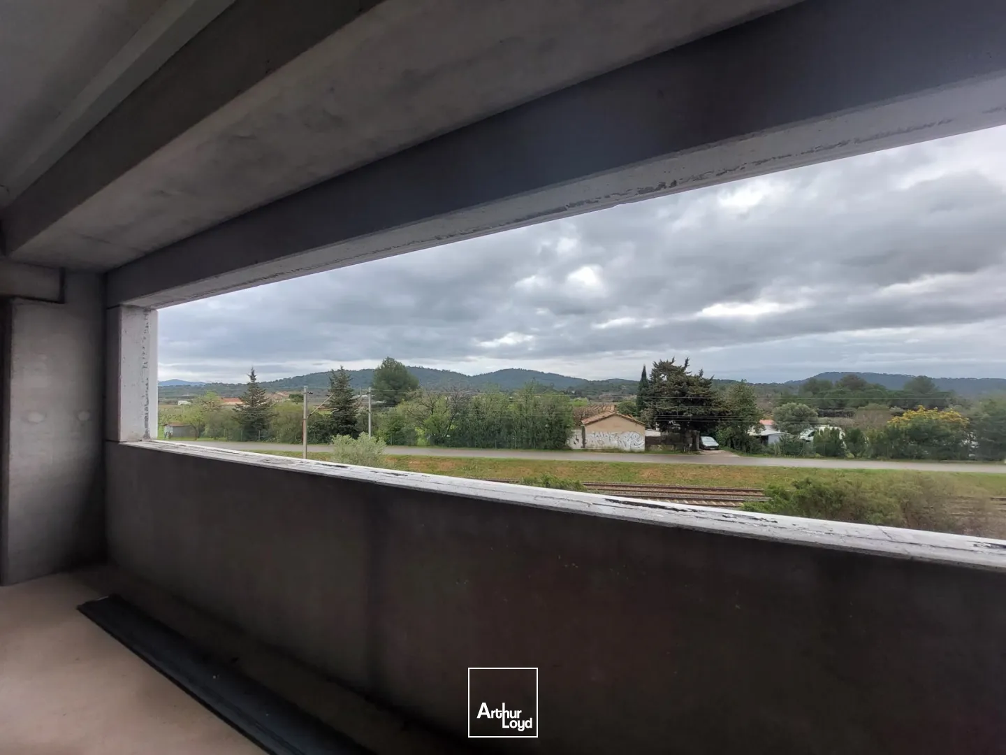 Locaux d'activité & Entrepôts - Location - CUERS - 83390 - 281-562 - 7728784