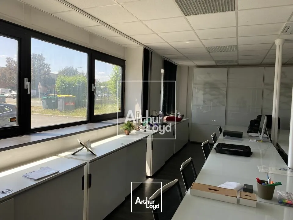 Locaux d'activité & Entrepôts - Vente - MOISSY-CRAMAYEL - 77550 - 300-300 - 7731395