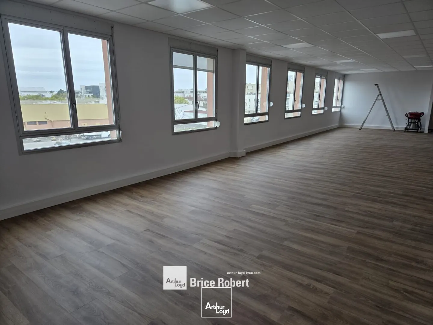 Bureaux - Location - DECINES CHARPIEU - 69150 - 105.1-105.1 - 7731970