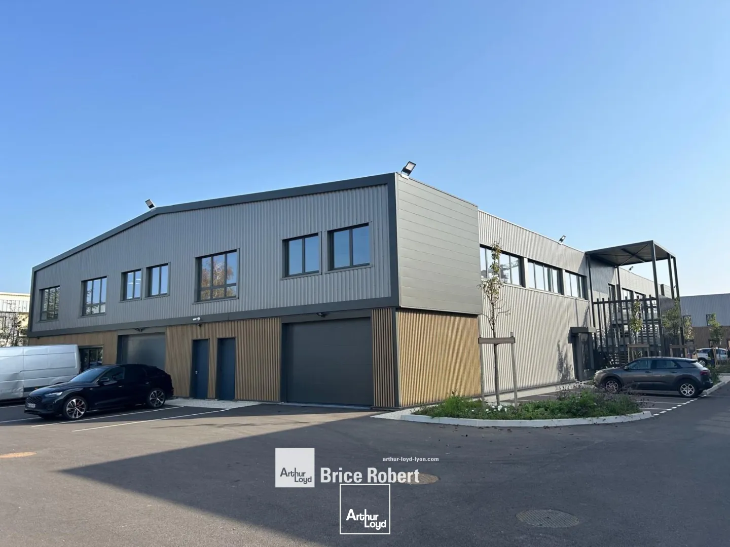 Locaux d'activité & Entrepôts - Vente - CHASSIEU - 69680 - 120-120 - 7732039