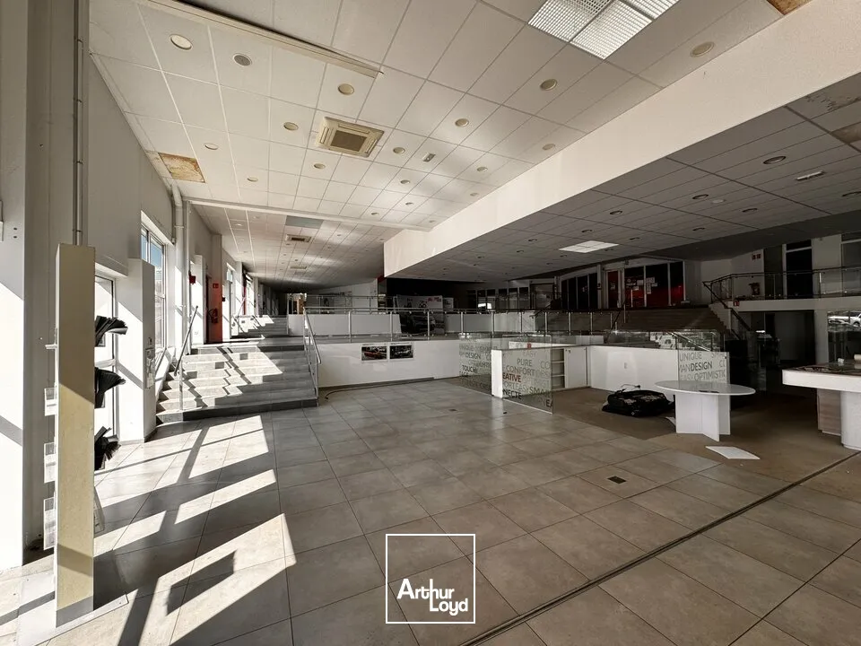 Locaux commerciaux - Vente - CHAMPNIERS - 16430 - 2700-2700 - 7733297