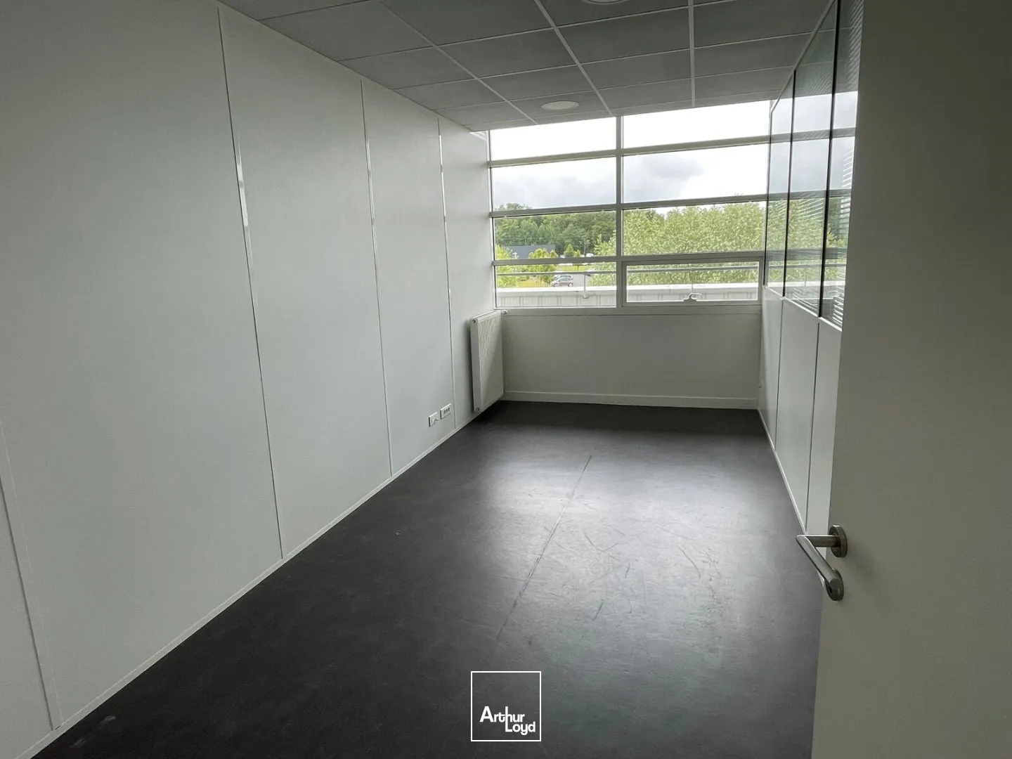 Bureaux - Location - HEUDEBOUVILLE - 27400 - 415-915 - 7735326