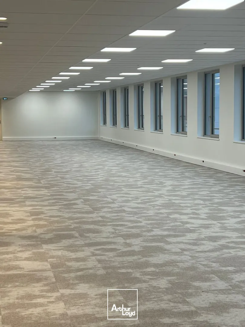 Bureaux - Location - MONTIGNY LE BRETONNEUX - 78180 - 261-10814.57 - 7735458