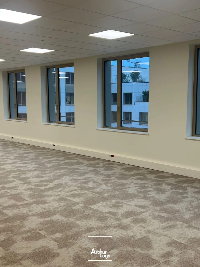 Bureaux - Location - MONTIGNY LE BRETONNEUX - 78180 - 261-10814.57 - 7735457