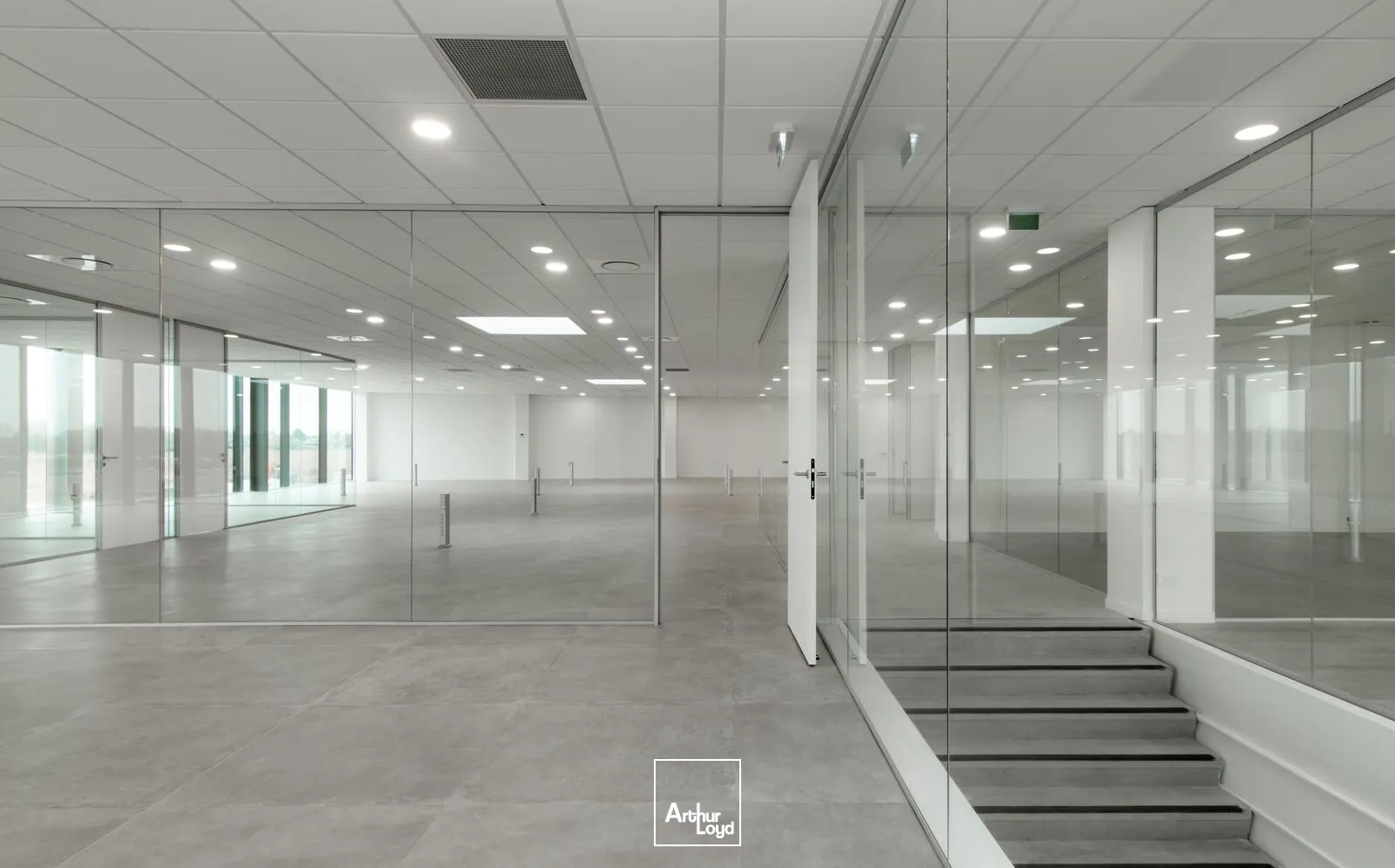 Locaux d'activité & Entrepôts - Location - LE MESNIL AMELOT - 77990 - 536-5547 - 7735496
