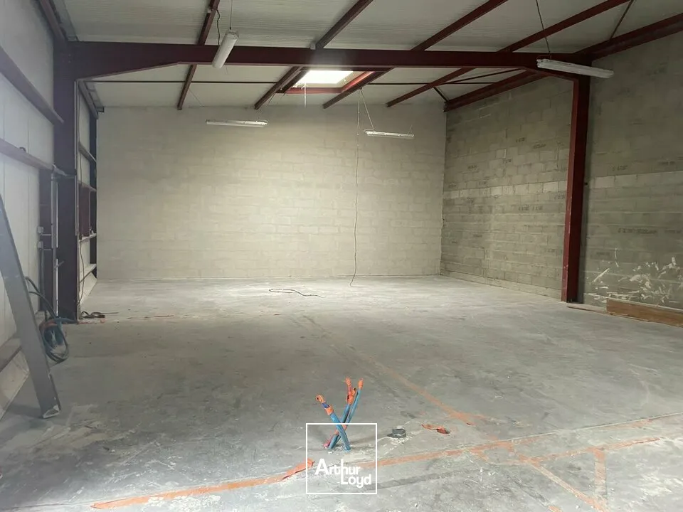 Locaux commerciaux - Location - LA ROCHE SUR YON - 85000 - 365-365 - 7736295