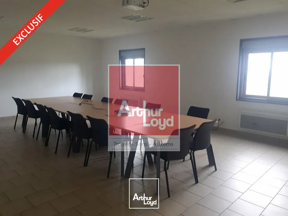 Locaux d'activité & Entrepôts - Location - LA CHAPELLE-SAINT-LUC - 10600 - 997-997 - 7736323