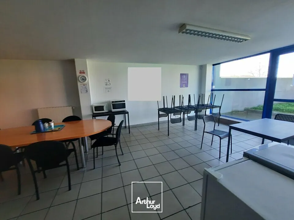 Locaux d'activité & Entrepôts - Vente - CLERMONT FERRAND - 63100 - 900-900 - 7737182