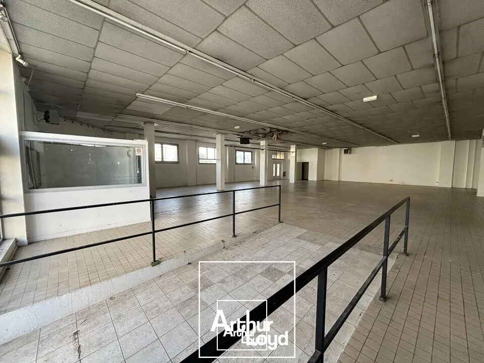 Locaux d'activité & Entrepôts - Location - BRIVE-LA-GAILLARDE - 19100 - 700-700 - 7737223