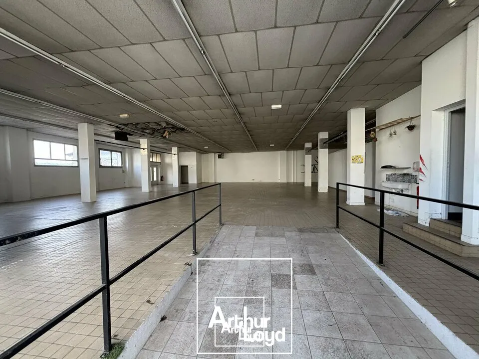 Locaux d'activité & Entrepôts - Location - BRIVE-LA-GAILLARDE - 19100 - 700-700 - 7737224