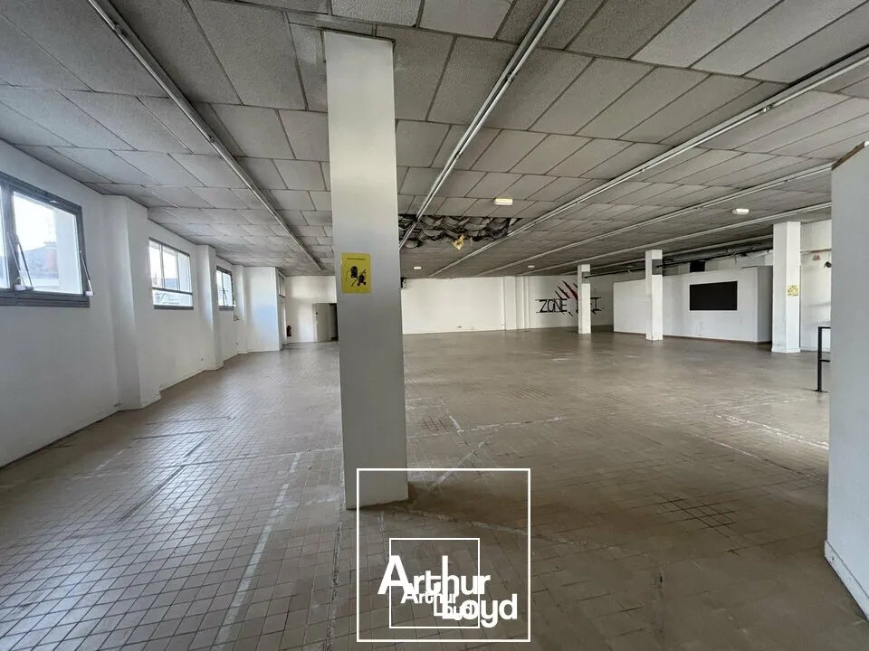 Locaux d'activité & Entrepôts - Location - BRIVE-LA-GAILLARDE - 19100 - 700-700 - 7737225