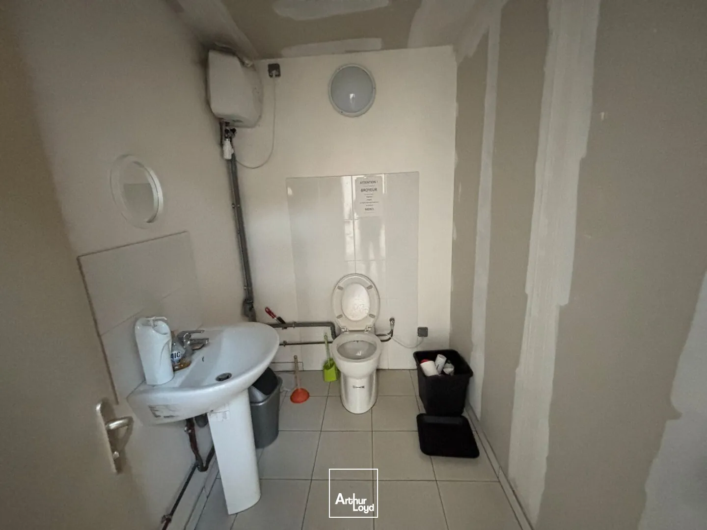 Locaux d'activité & Entrepôts - Location - NOTRE DAME DE BONDEVILLE - 76960 - 200-200 - 7737478