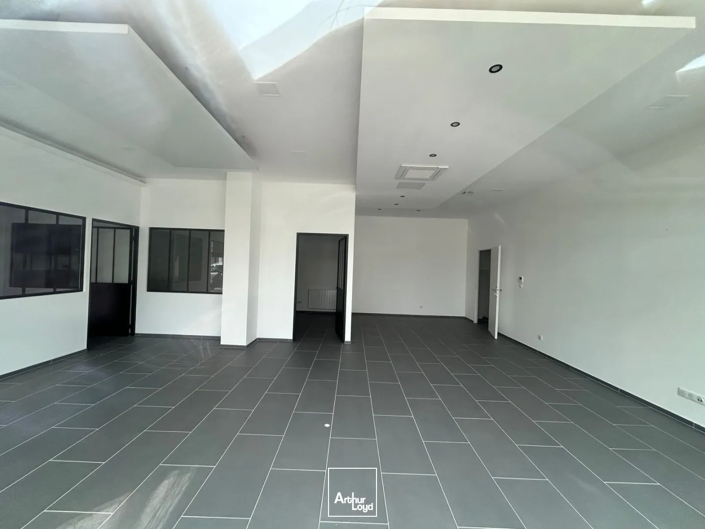 Locaux commerciaux - Location - SAINT SEBASTIEN SUR LOIRE - 44230 - 99-99 - 7737520