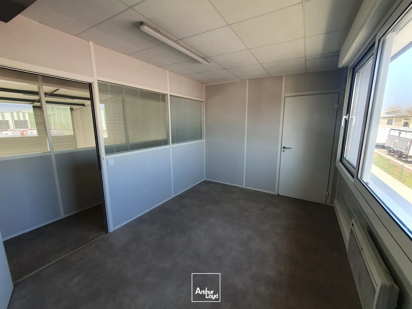 Locaux d'activité & Entrepôts - Location - SAINT JEAN DE BRAYE - 45800 - 285-285 - 7737603