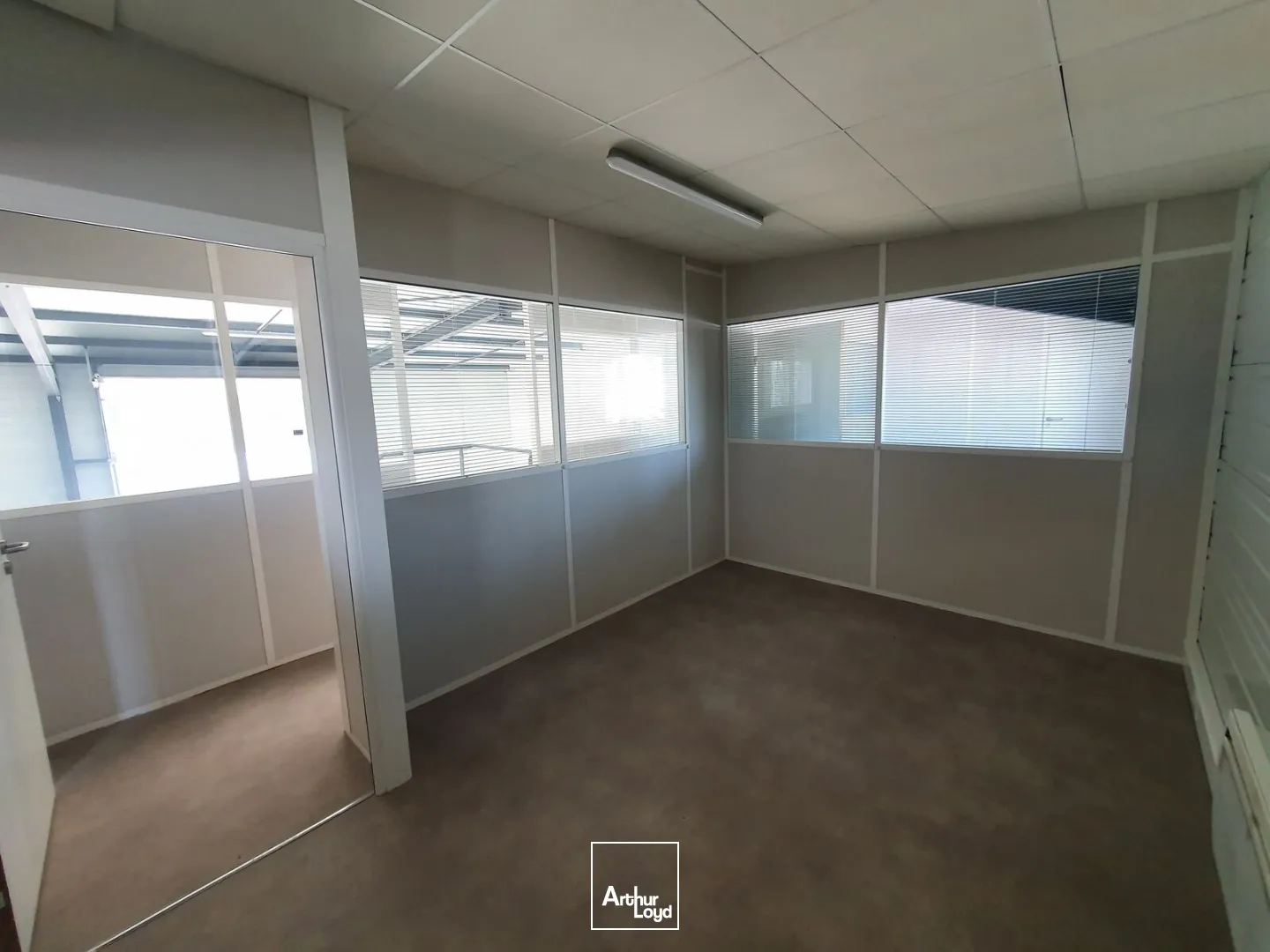 Locaux d'activité & Entrepôts - Location - SAINT JEAN DE BRAYE - 45800 - 285-285 - 7737606