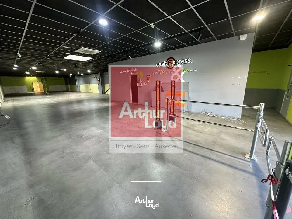 Locaux commerciaux - Location - SAINT-ANDRÉ-LES-VERGERS - 10120 - 530-530 - 7738117