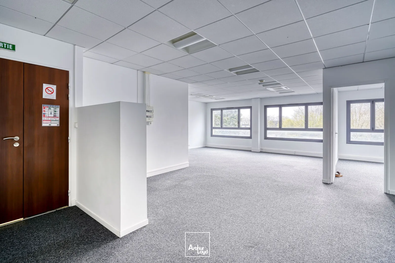 Locaux d'activité & Entrepôts - Location - CHANTELOUP LES VIGNES - 78570 - 27.89-2108.75 - 7738447