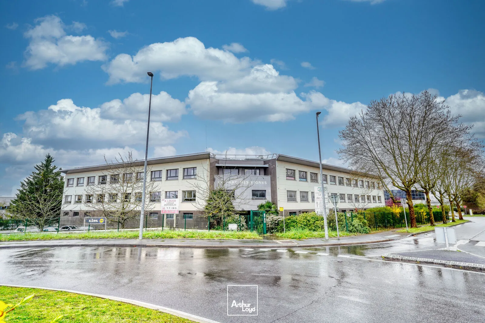 Locaux d'activité & Entrepôts - Location - CHANTELOUP LES VIGNES - 78570 - 27.89-2108.75 - 7738446