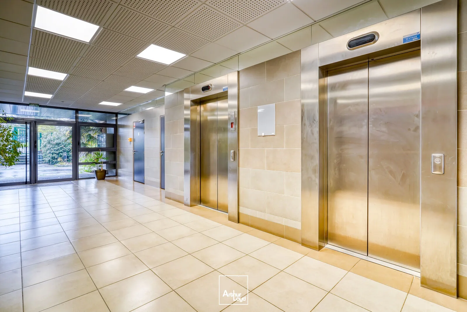 Locaux d'activité & Entrepôts - Location - CHANTELOUP LES VIGNES - 78570 - 27.89-2108.75 - 7738449