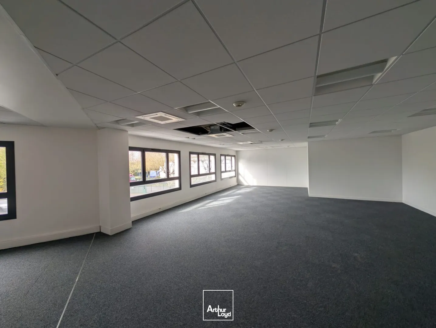 Locaux d'activité & Entrepôts - Location - CHANTELOUP LES VIGNES - 78570 - 27.89-2108.75 - 7738448