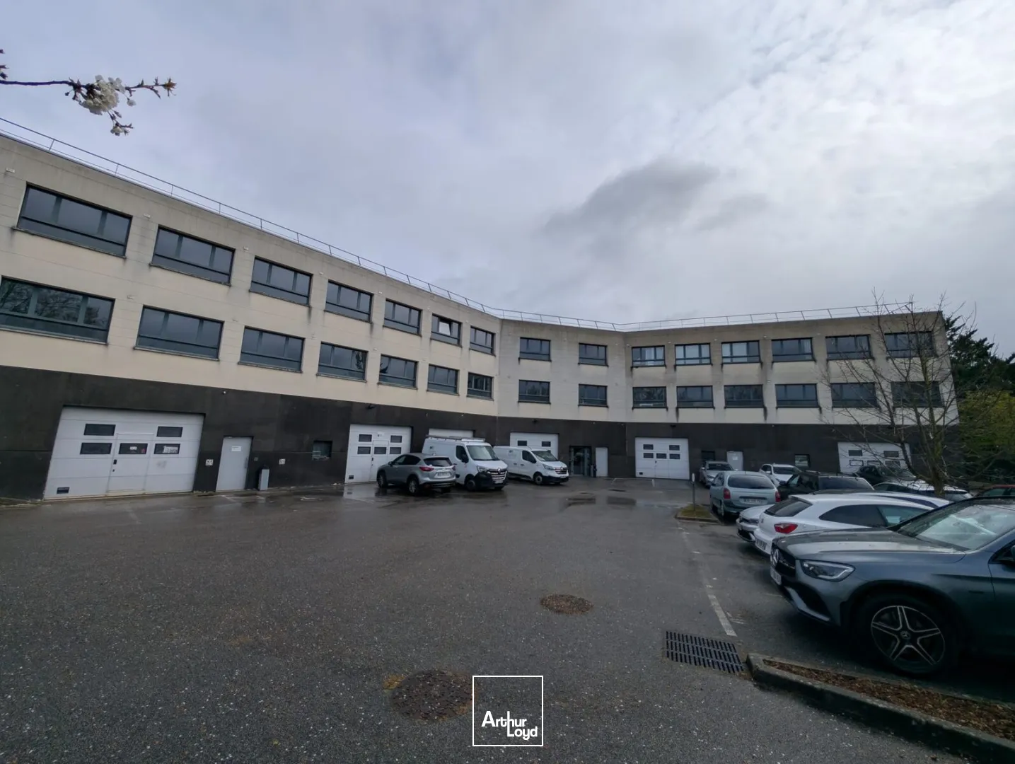 Locaux d'activité & Entrepôts - Location - CHANTELOUP LES VIGNES - 78570 - 27.89-2108.75 - 7738450