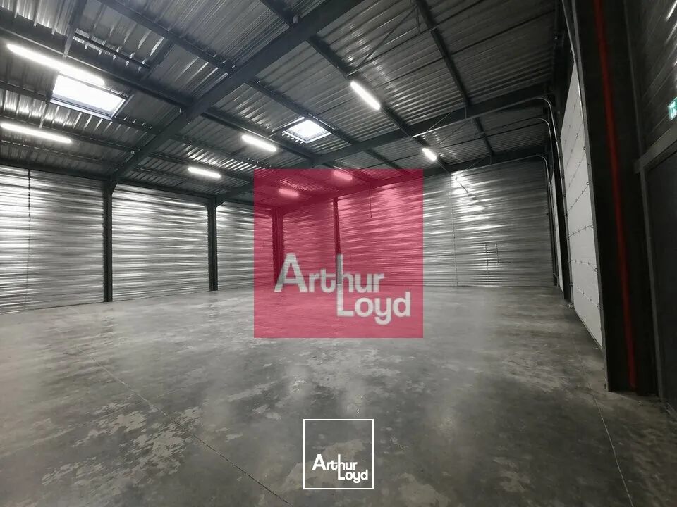 Locaux d'activité & Entrepôts - Vente - LEZOUX - 63190 - 696-696 - 7742491
