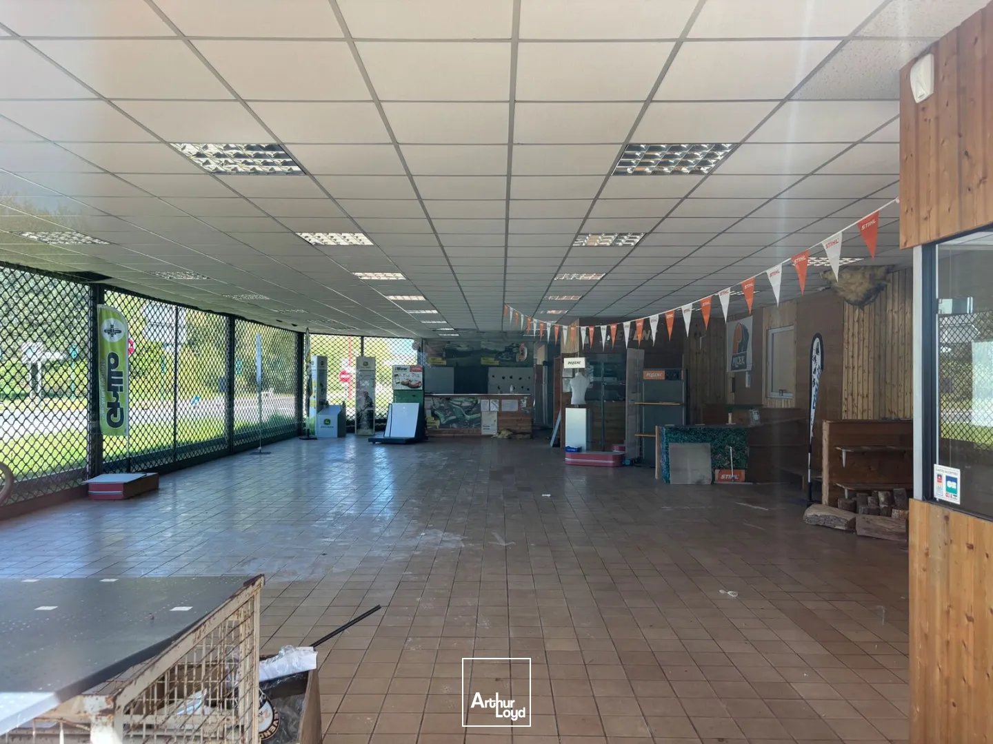 Locaux d'activité & Entrepôts - Vente - TOURVILLE LA RIVIERE - 76410 - 300-300 - 7743729