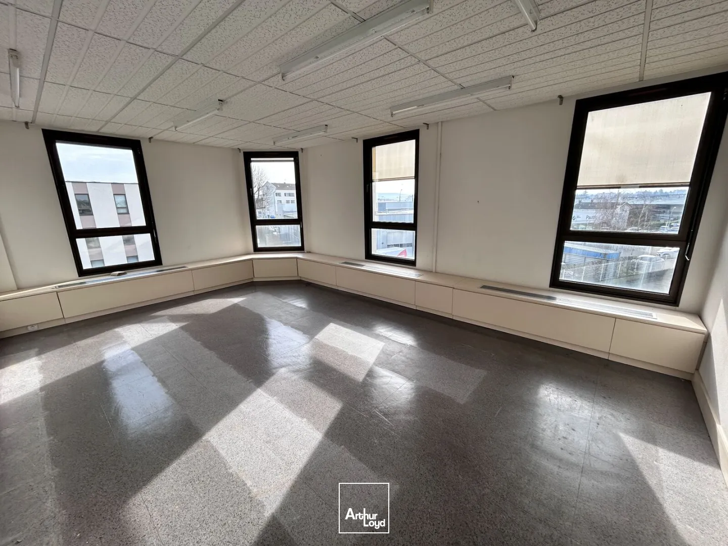 Bureaux - Vente - VIRIAT - 01440 - 702-702 - 7743769
