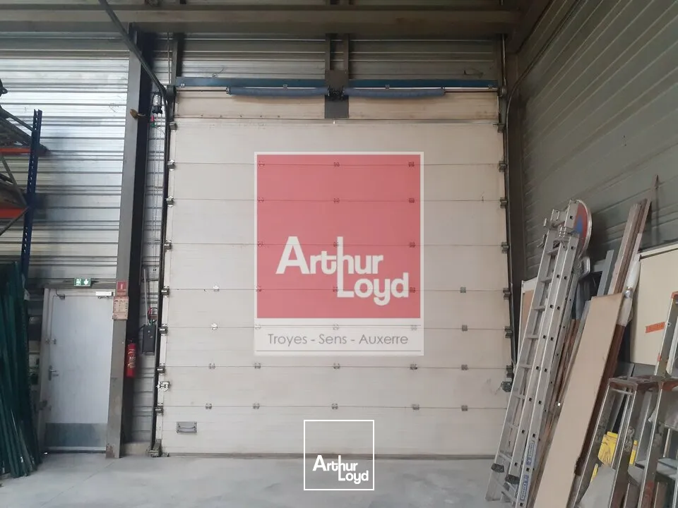 Locaux d'activité & Entrepôts - Vente - SAINT-JULIEN-LES-VILLAS - 10800 - 1115-1115 - 7744406