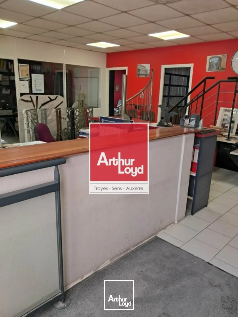 Locaux d'activité & Entrepôts - Vente - SAINT-JULIEN-LES-VILLAS - 10800 - 1115-1115 - 7744405