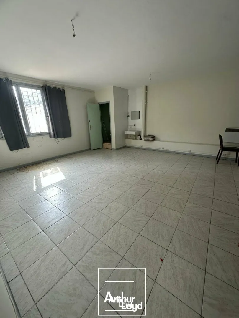 Locaux commerciaux - Location - BRIVE-LA-GAILLARDE - 19100 - 85-85 - 7747011