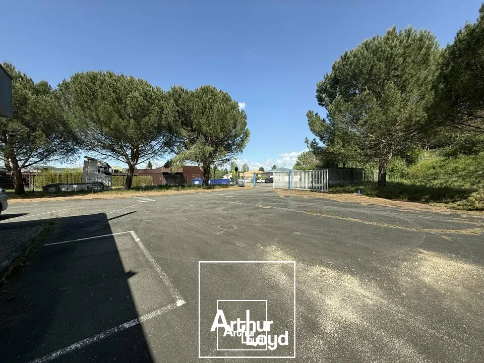 Locaux d'activité & Entrepôts - Location - TERRASSON LAVILLEDIEU - 24120 - 329-329 - 7747925