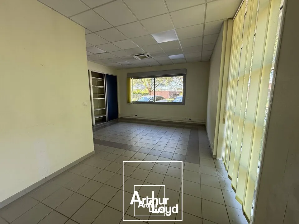 Locaux d'activité & Entrepôts - Vente - TERRASSON LAVILLEDIEU - 24120 - 329-329 - 7747940