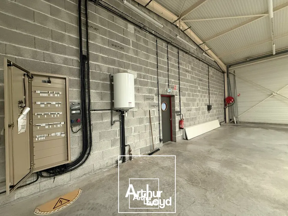 Locaux d'activité & Entrepôts - Vente - TERRASSON LAVILLEDIEU - 24120 - 329-329 - 7747943