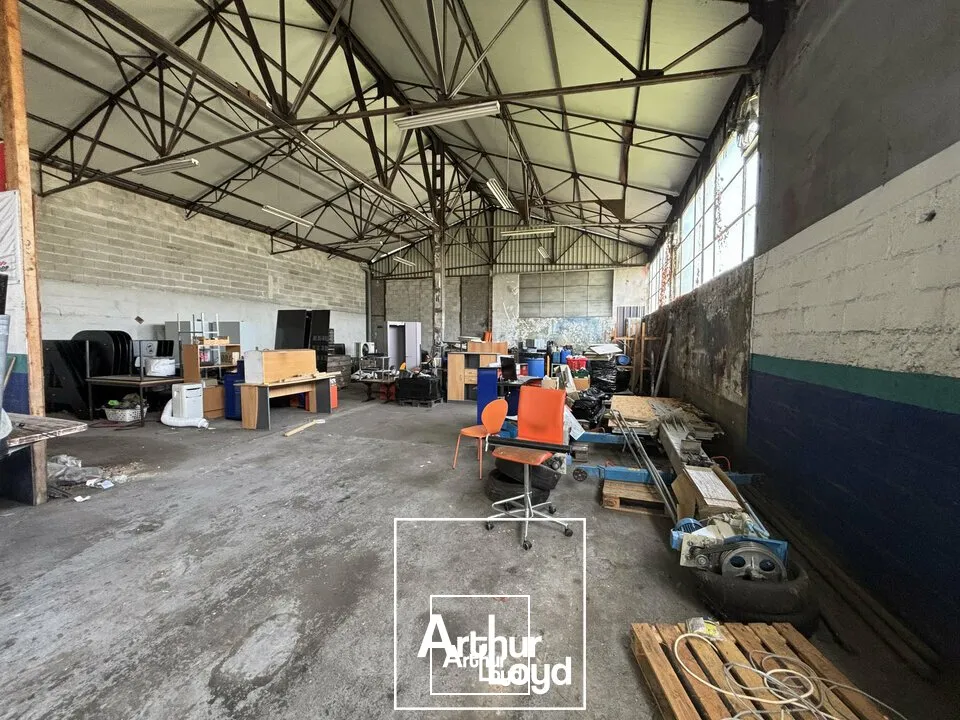 Locaux d'activité & Entrepôts - Location - TERRASSON-LAVILLEDIEU - 24120 - 1000-1000 - 7747955