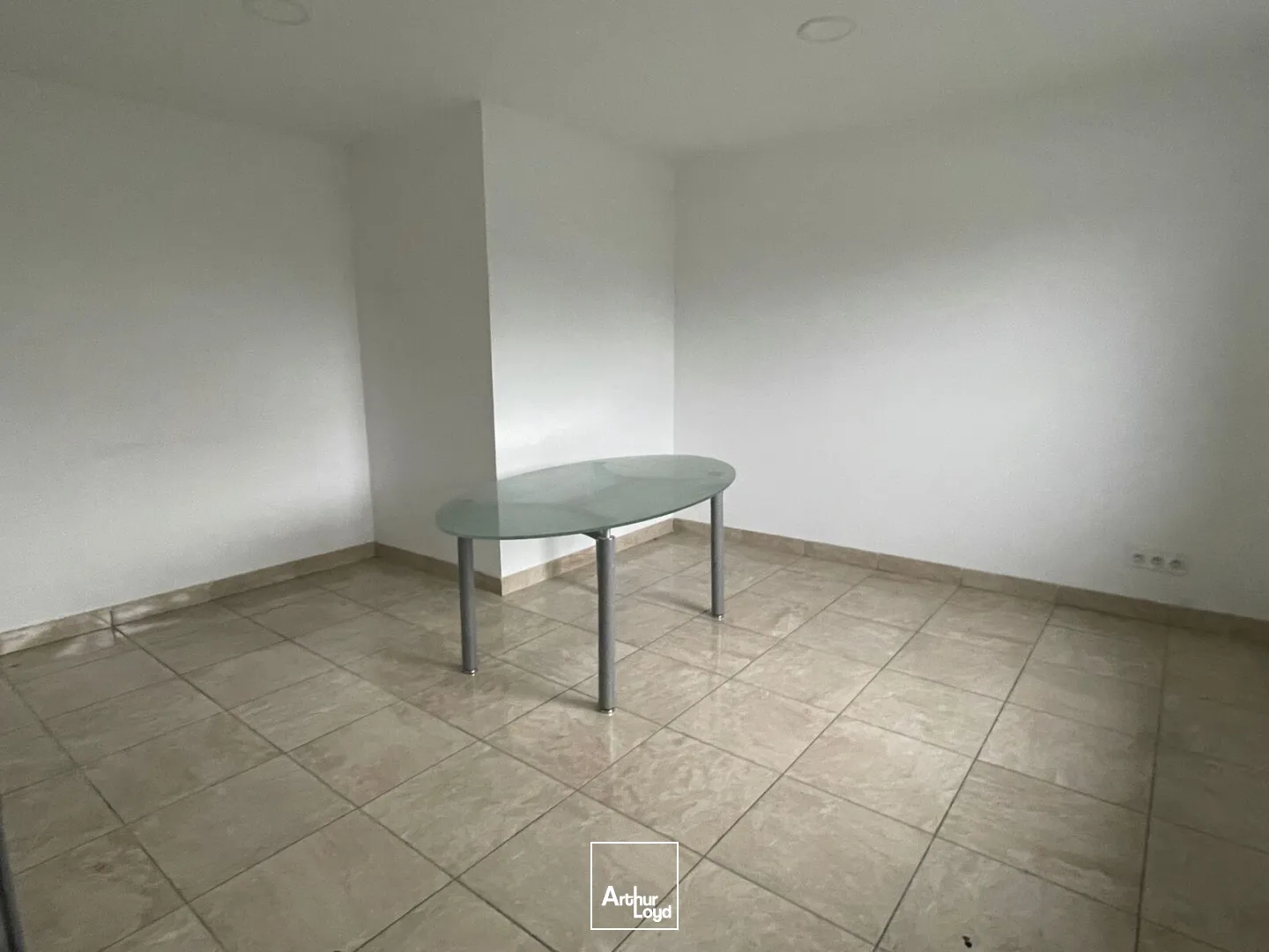 Locaux d'activité & Entrepôts - Location - GUICHAINVILLE - 27930 - 240-240 - 7749563
