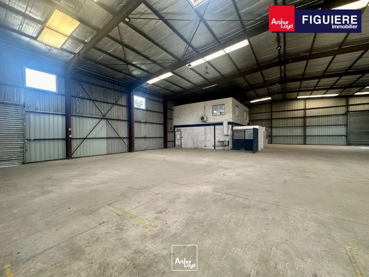 Locaux d'activité & Entrepôts - Location - VELAUX - 13880 - 740-740 - 7750089