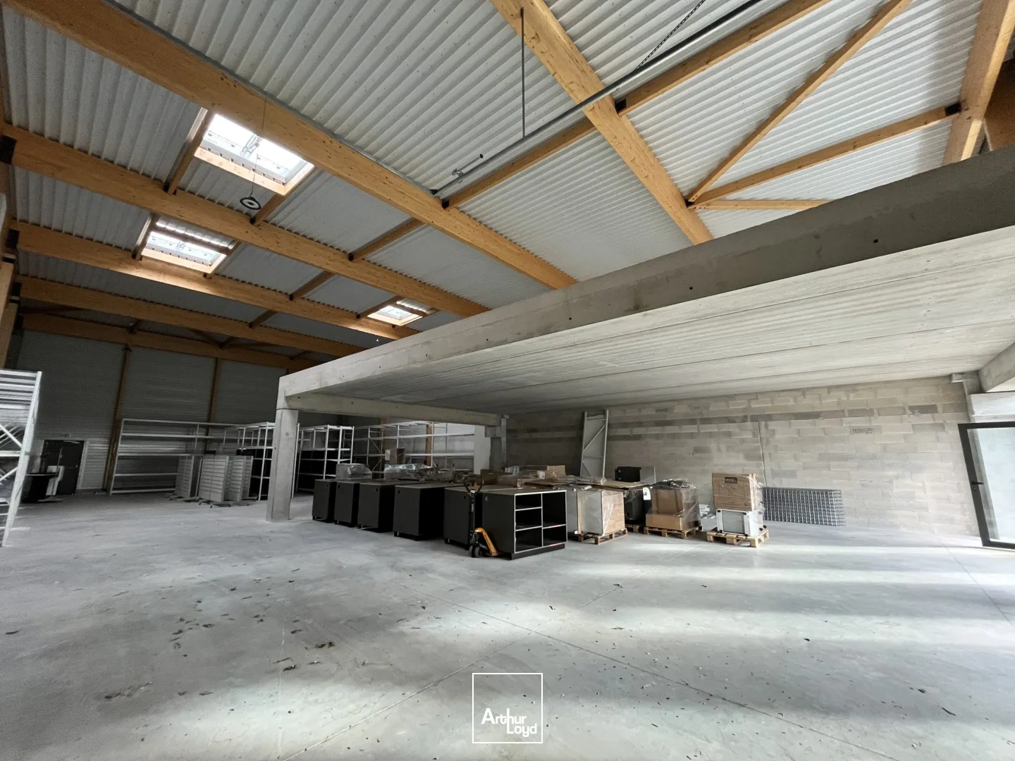 Locaux d'activité & Entrepôts - Location - GALLARGUES LE MONTUEUX - 30660 - 110.2-3945.2 - 7751595