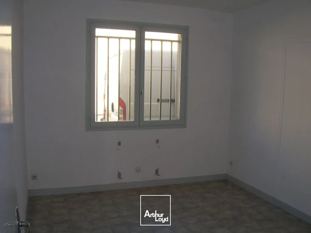 Locaux d'activité & Entrepôts - Location - POITIERS - 86000 - 1400-1400 - 7752352