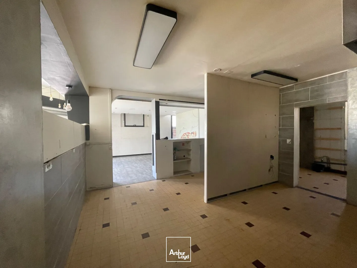 Locaux commerciaux - Location - SOISSONS - 02200 - 65-65 - 7752470