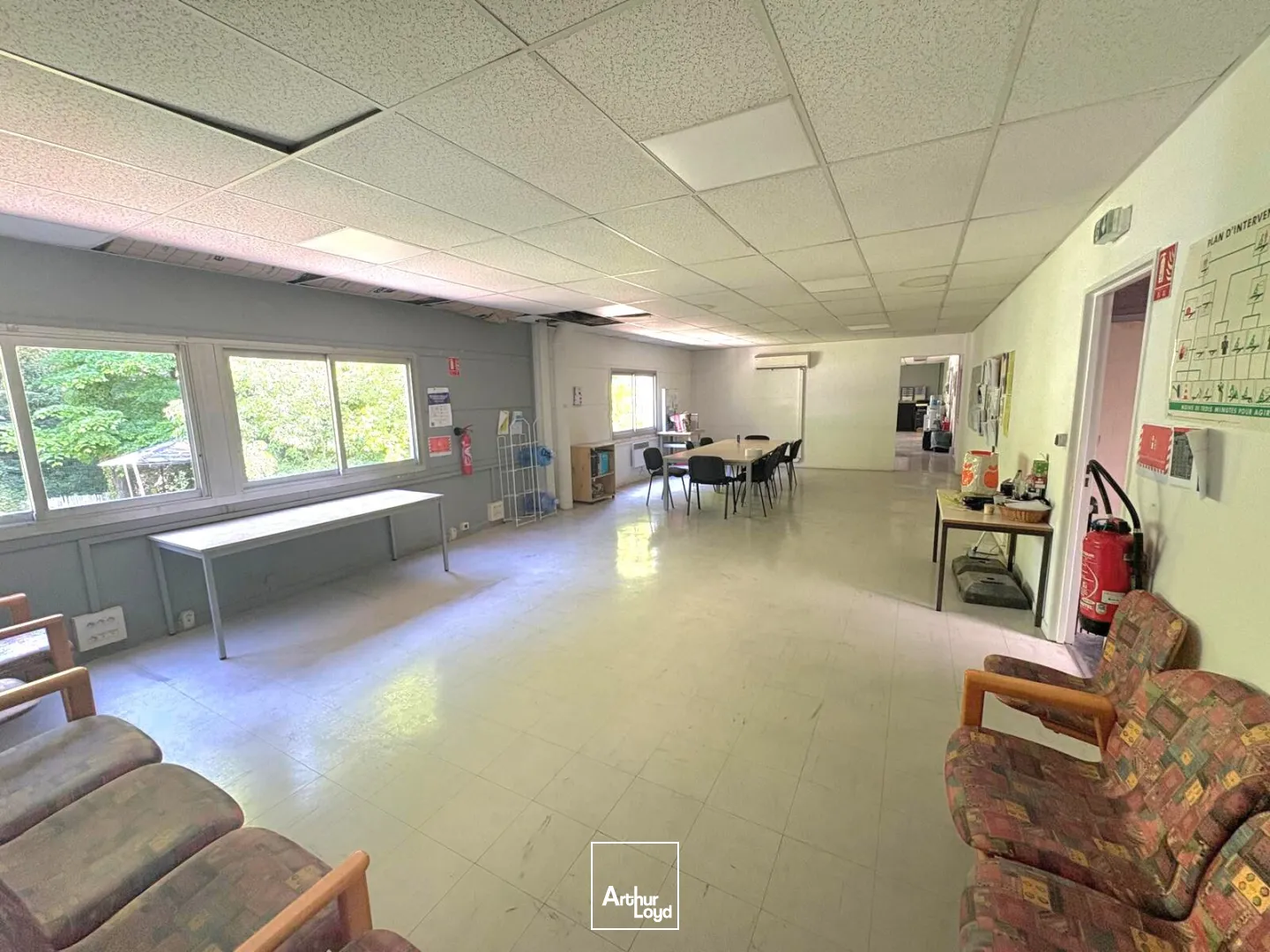 Locaux d'activité & Entrepôts - Location - MARSEILLE - 13011 - 453.75-3357.93 - 7752832