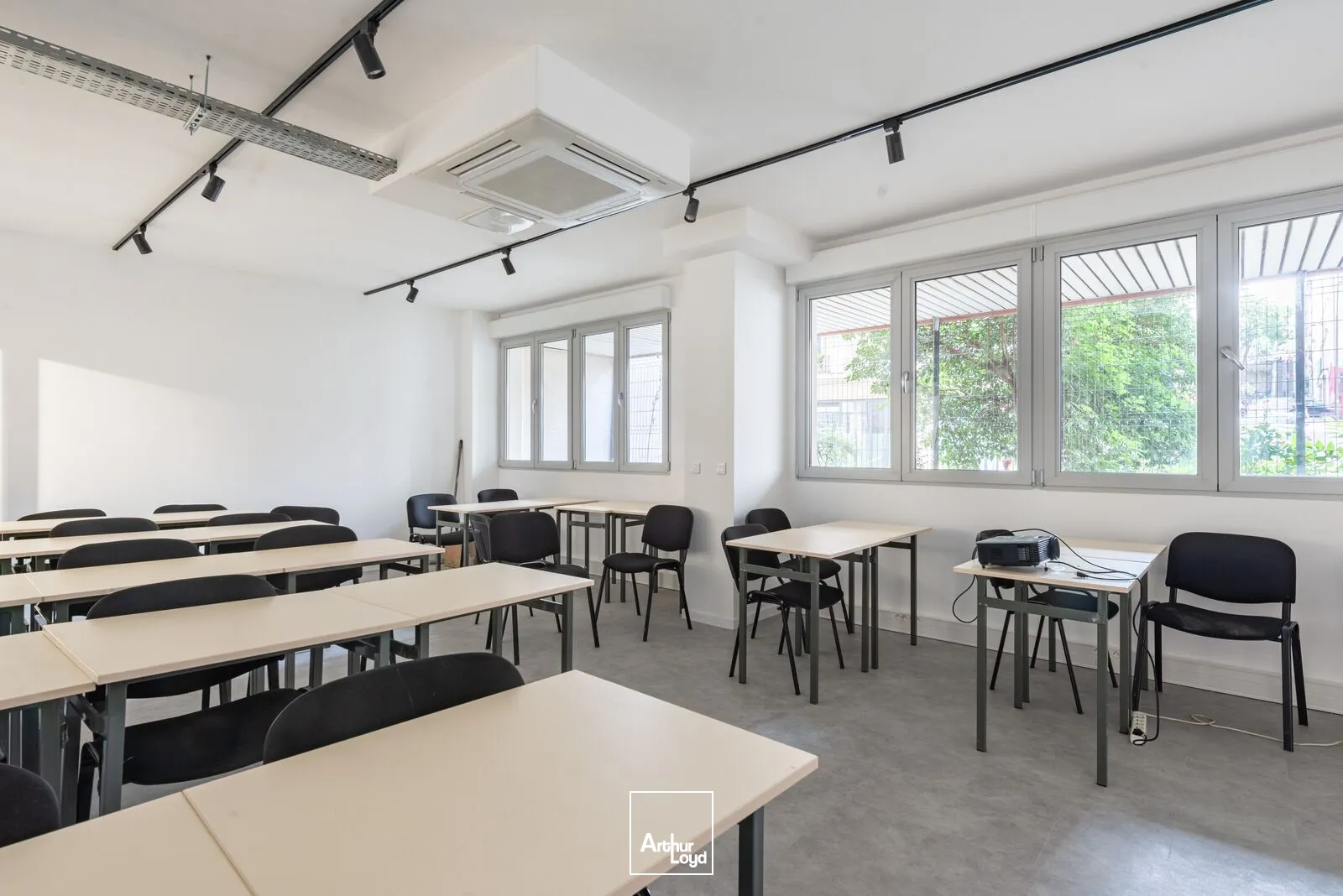 Bureaux - Location - PARIS - 75018 - 585-585 - 7753605