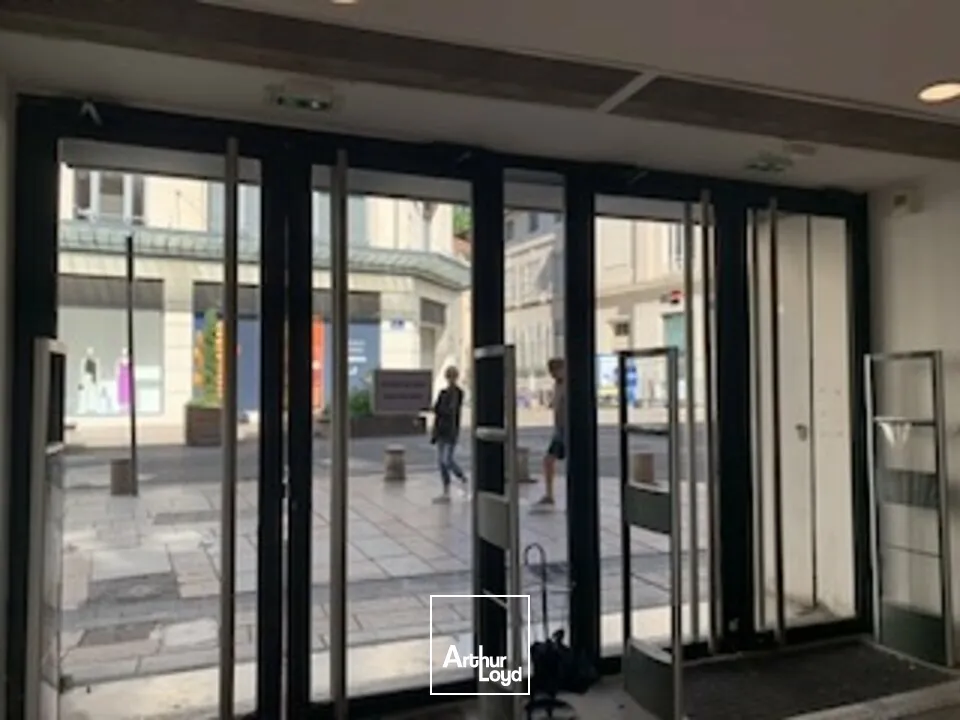 Locaux commerciaux - Location - AVIGNON - 84000 - 235.46-235.46 - 7753978